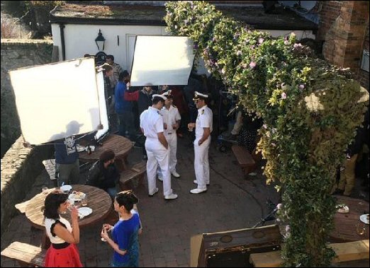 check out akshay kumar wraps up the shoot of rustom 3