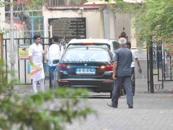 Arjun Kapoor's grand mother's last rites held in Juhu