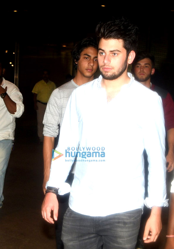 aryan navya nanda at mumbai airport 1