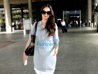 Evelyn Sharma, Mawra Hocane, Arbaaz Khan & Suniel Shetty snapped at the airport