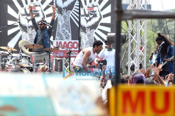 farhan shoot a song for rock on 2 4