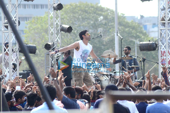 farhan shoot a song for rock on 2 6