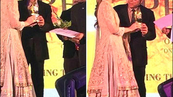 Dharmendra felicitates Kareena Kapoor Khan at Pride of India Summit