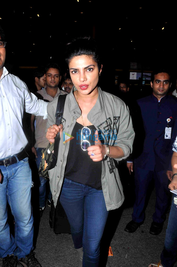 priyanka at airport 3