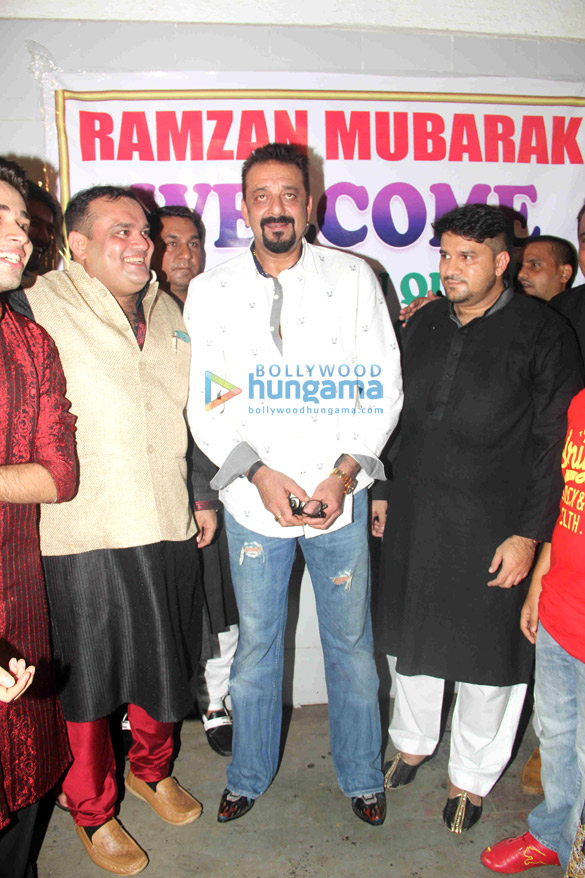 sanjay dutt graces an iftaar party in bandra 3