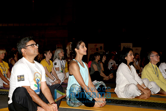 shilpa conducts iifa stomp yoga in madrid 2