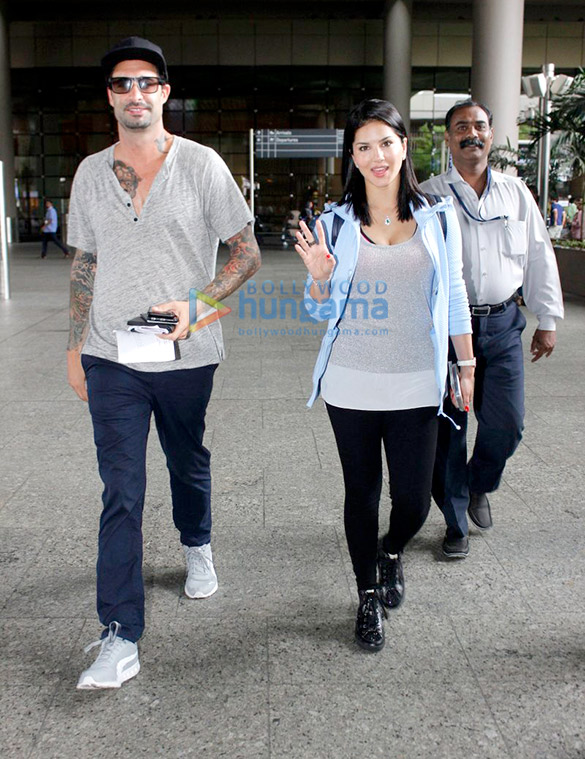 sunny john others snapped at airport 5