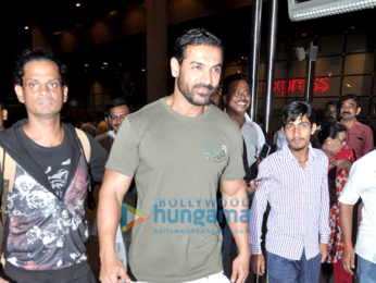 Varun Dhawan, John Abraham & Jacqueline Fernandez return from 'Dishoom' promotions in Nagpur