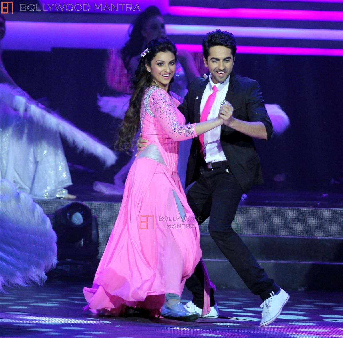 Check: Ayushmann Khurrana and Parineeti Chopra’s singing session on the sets of Meri Pyaari Bindu Check: Ayushmann Khurrana and Parineeti Chopra’s singing session on the sets of Meri Pyaari Bindu
