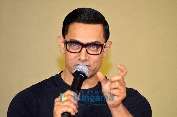 aamir khan unveils dangal poster 6