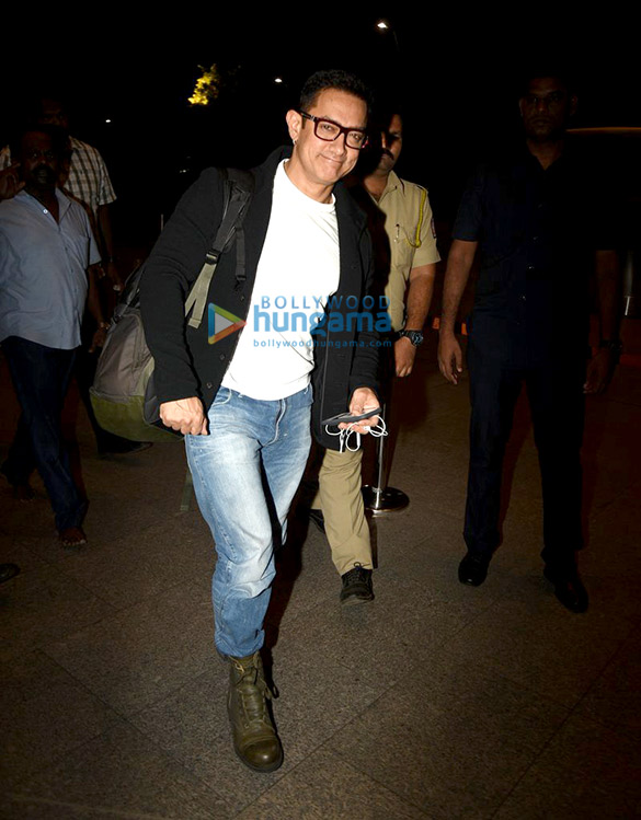 aamir snapped at the airport 5