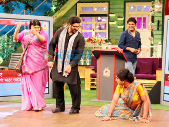 Arshad Warsi & Kapil Sharma have a laugh riot on the sets of 'The Kapil Sharma Show'
