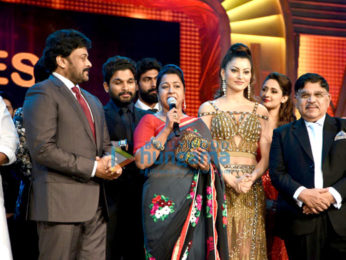 Chiranjeevi, Allu Arjun, Rana Daggubati, Chiyaan Vikram & Sayesha Saigal grace SIIMA 2016 in Singapore - Day 2