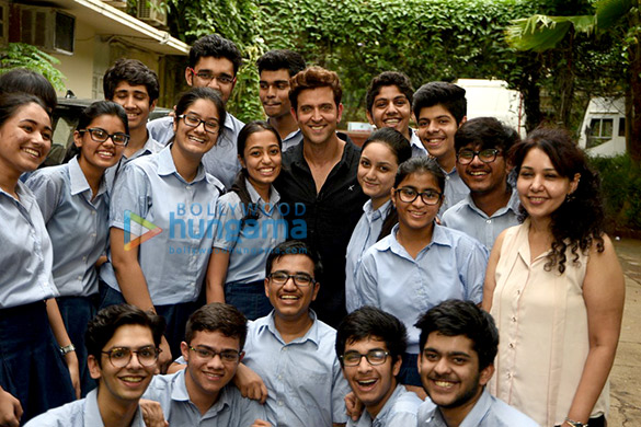 hrithik snapped fun shoot with school kids 4