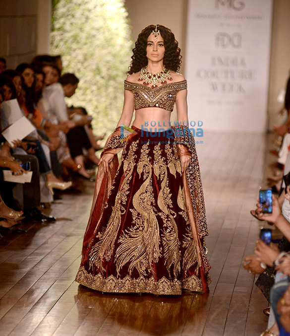kangna ranaut walks the ramp 1