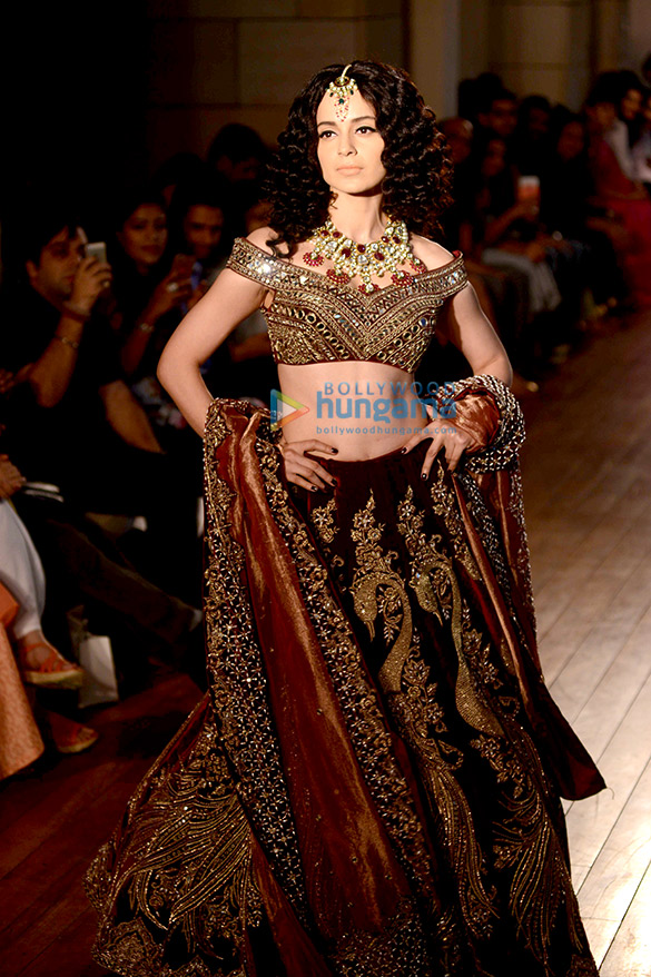 kangna ranaut walks the ramp 4
