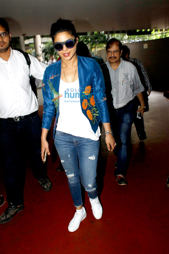 Priyanka Chopra and Sonam Kapoor snapped at the international airport Priyanka Chopra and Sonam Kapoor snapped at the international airport