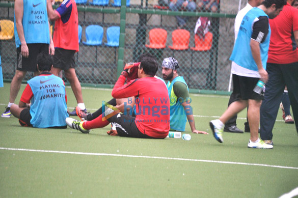 ranbir kapoor snapped at football practice 6