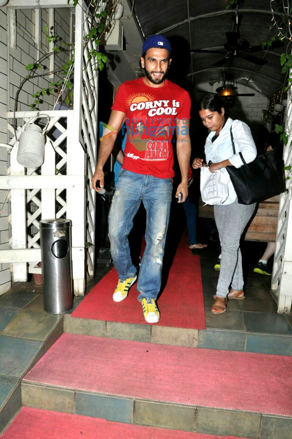 ranveer singh snapped post dinner in bandra 1