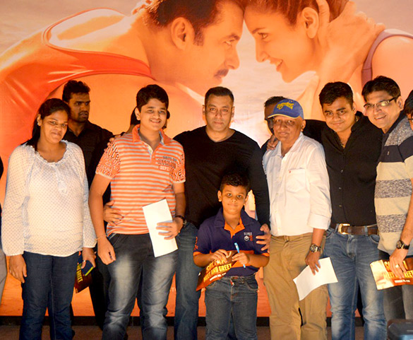 Salman Khan at ‘Sultan’s meet & greet with contest winners at Mehboob Studio Salman Khan at ‘Sultan’s meet & greet with contest winners at Mehboob Studio