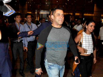 Salman Khan returns from Delhi