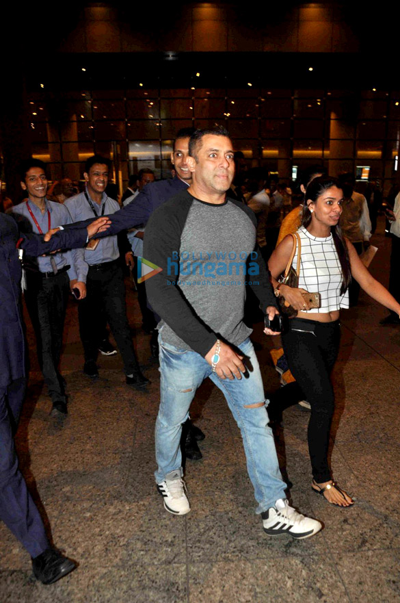 salman returns back from delhi 3