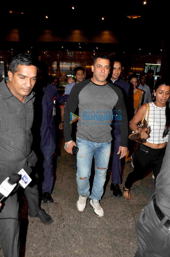 salman returns back from delhi 4