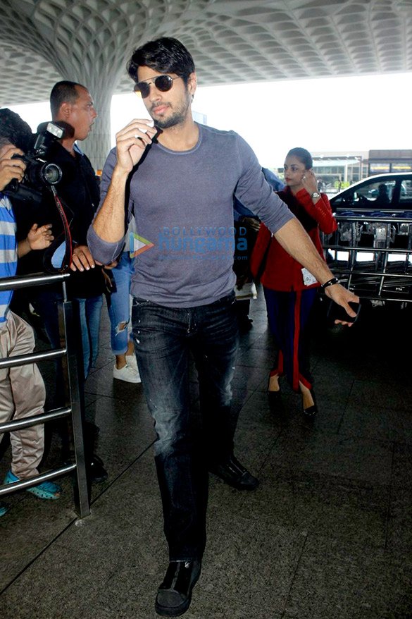 sidharth malhotra alia bhatt depart for delhi 1