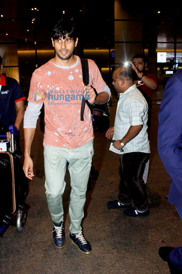 sidharth arrives back from his miami shoot 1
