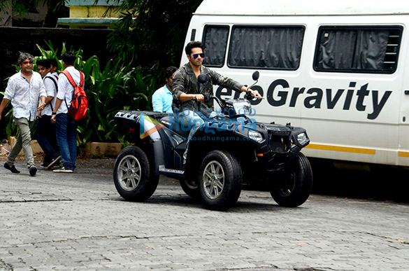 varun dhawan arrives in style on his atv bike for dishoom song launch 8