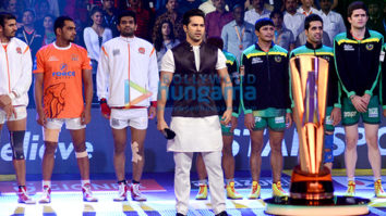Varun Dhawan & Jacqueline Fernandez promote ‘Dishoom’ on Pro Kabaddi League Season 4