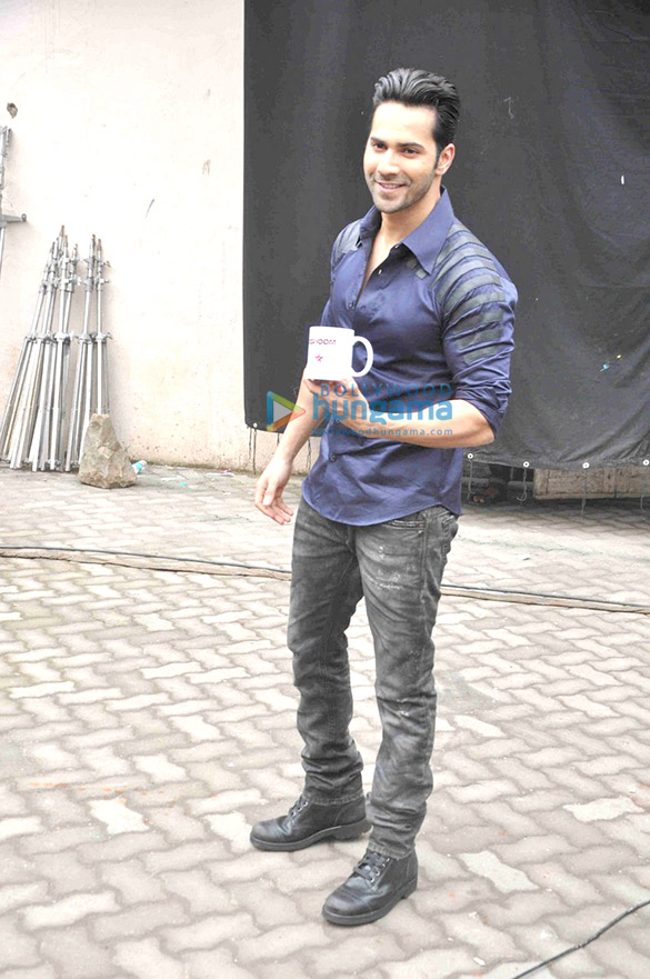 varun snapped during dishoom promotions 5