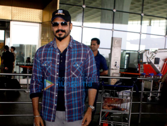 Vivek Oberoi, Riteish Deshmukh & Urvashi Rautela snapped at the airport