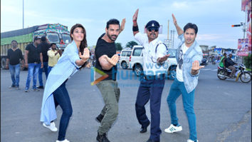 When John Abraham, Varun Dhawan and Jacqueline Fernandez turned traffic police