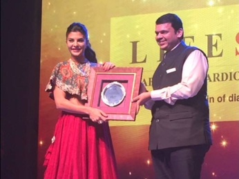Check out: Jacqueline Fernandez gets felicitated by the Maharashtra CM