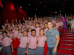 Check out: Salman Khan attends Sultan’s special screening with 1200 kids