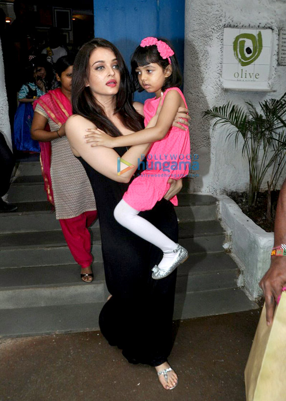 Aishwarya Rai Bachchan, Aaradhya Bachchan & Vidya Balan snapped at Vidya’s sister’s kid’s birthday bash Aishwarya Rai Bachchan, Aaradhya Bachchan & Vidya Balan snapped at Vidya’s sister’s kid’s birthday bash