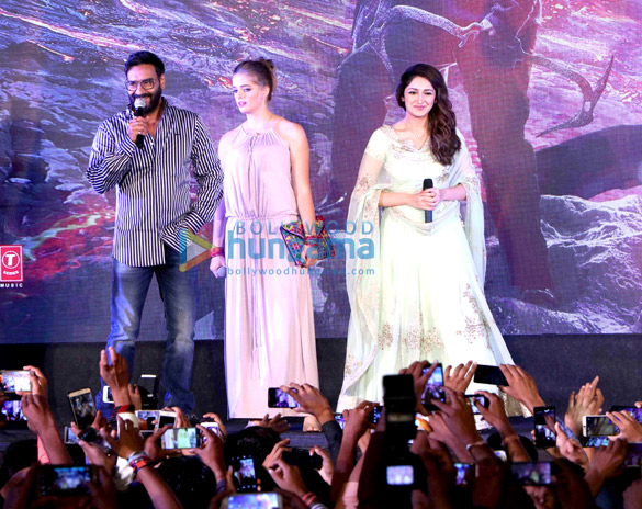 ajay devgn launches the trailer of shivaay 1