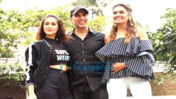 Akshay Kumar, Ileana DCruz & Esha Gupta promote ‘Rustom’