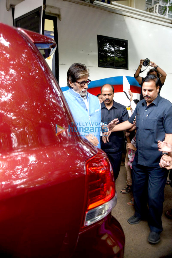 Amitabh Bachchan snapped post Tata Sky’s ad shoot