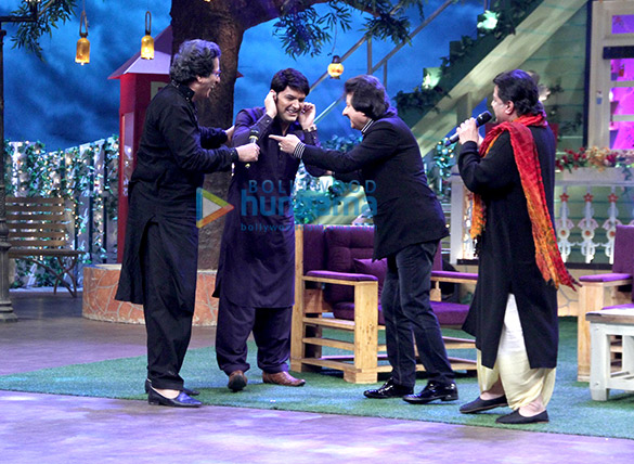 anup jalota pankaj udhas talat aziz on the sets of the kapil sharma show 8