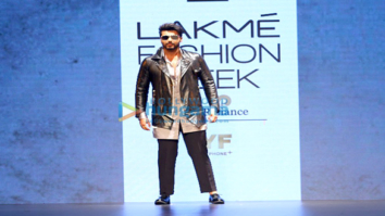 Arjun Kapoor walks the ramp at the Lakme Fashion Week 2016