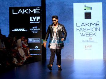 Arjun Kapoor walks the ramp at the Lakme Fashion Week 2016