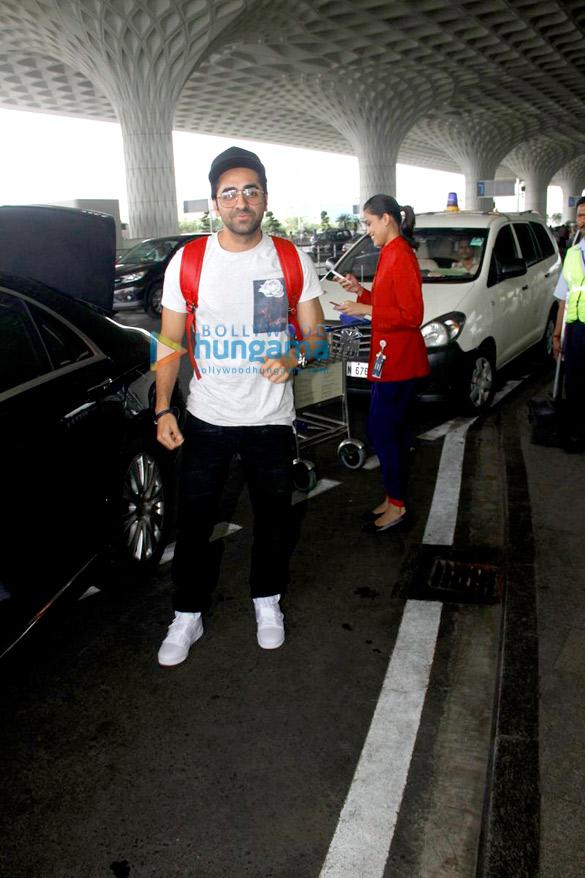 Ayushmann Khurrana & Sonam Kapoor snapped at the airport Ayushmann Khurrana & Sonam Kapoor snapped at the airport