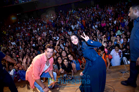 cast of the film mohenjo daro promote their film at gargi college new delhi 4