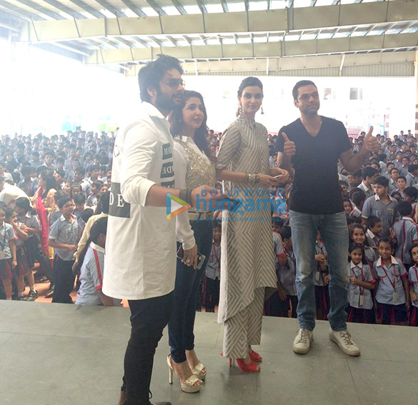 cast of the film launch the track happy oye 5