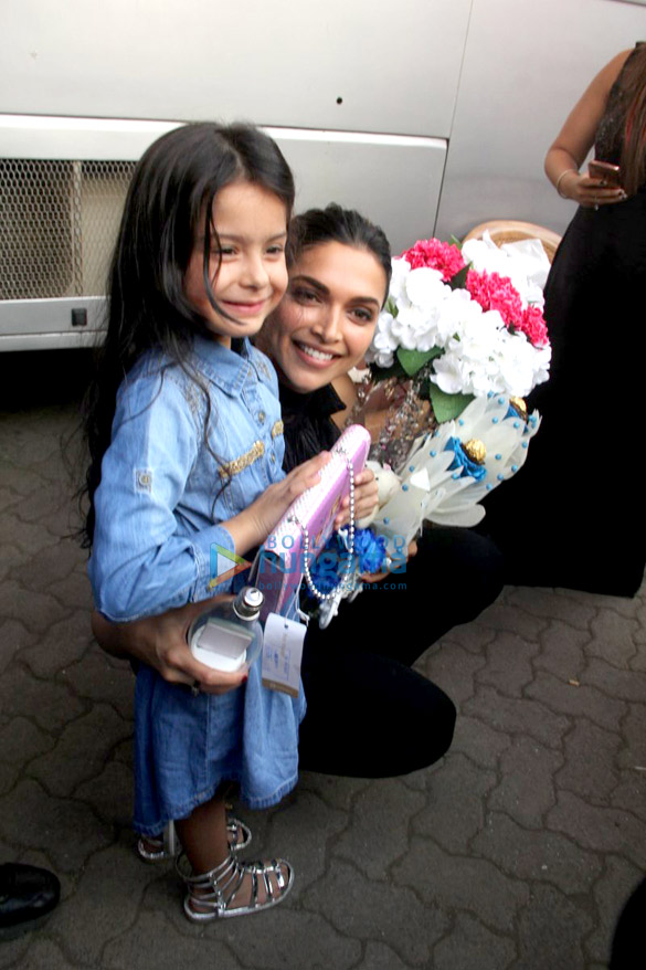 deepika padukone meets a fan 2