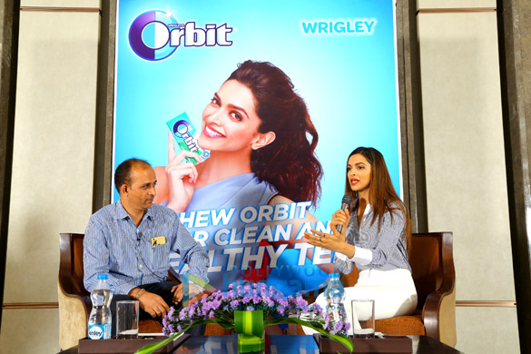 deepika visits wrigleys factory in bangalore 1