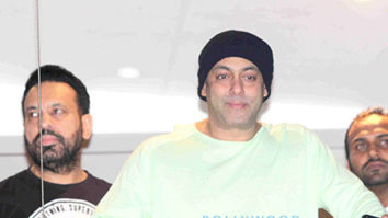 Salman Khan Celebrates Eid; Waves His Fans From Balcony