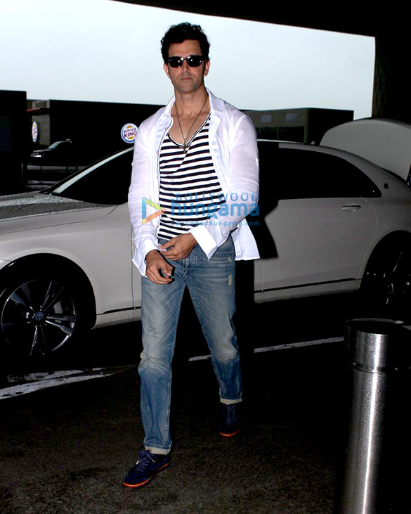 hrithik pooja leave for hyderabad 3